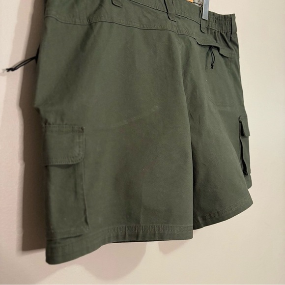 Wind River Green Cargo Shorts with Utility Design 42X6 - Picture 10 of 16
